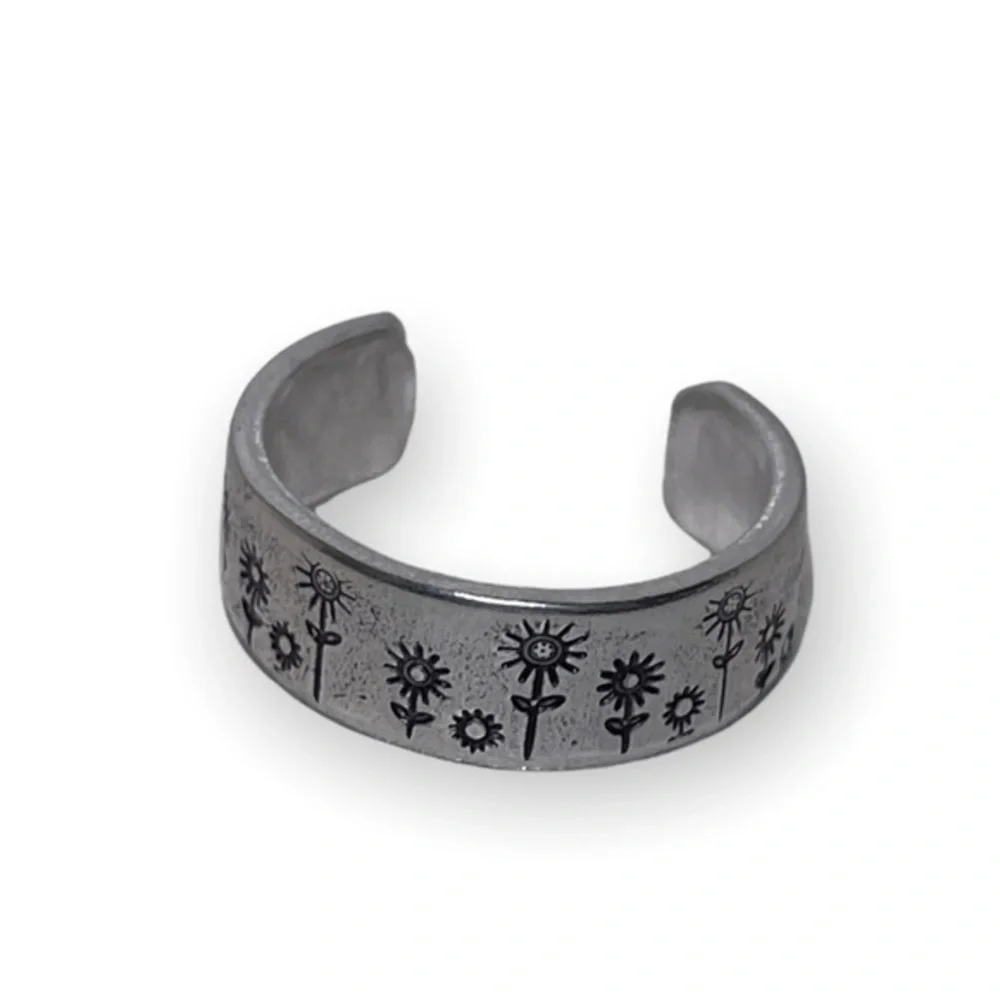 Handmade 8/9 hand‎ stamped floral silver hypoallergenic adjustable boho ring